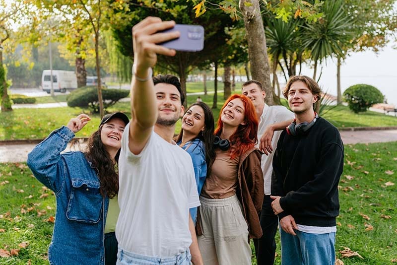 Group Selfie shared with Spime instantly